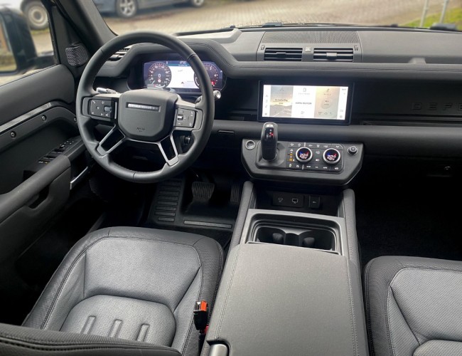2021 Land Rover Defender 110 D300 SE X-Dynamic Grijs Kenteken VK7940 | Transport | Bedrijfswagens