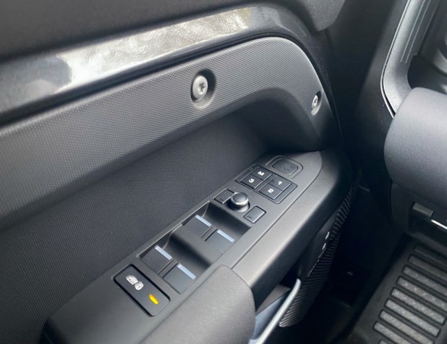 2021 Land Rover Defender 110 D300 SE X-Dynamic Grijs Kenteken VK7940 | Transport | Bedrijfswagens
