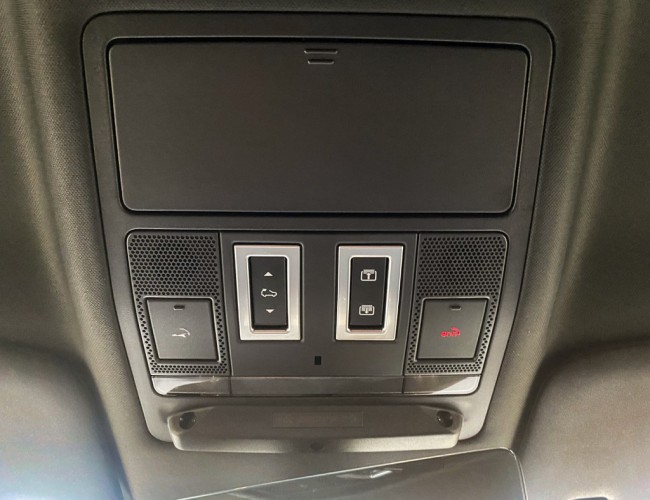 2021 Land Rover Defender 110 D300 SE X-Dynamic Grijs Kenteken VK7940 | Transport | Bedrijfswagens