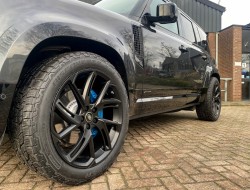 2021 Land Rover Defender 110 D300 SE X-Dynamic Grijs Kenteken VK7940 | Transport | Bedrijfswagens