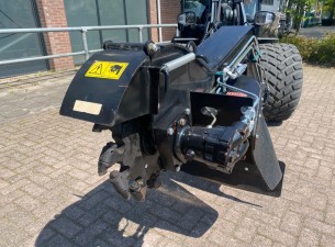 1 Ditch Witch Stobbenfrees / Stronkenfrees Giant