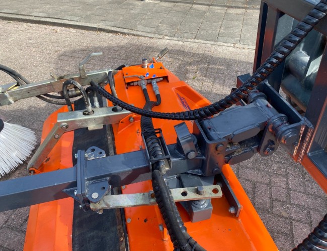 2013 Tuchel Plus 560-180 Veegmachine met zijborstel VK8227 | Aanbouwdelen | Veegmachine / Borstel