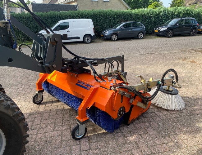 2013 Tuchel Plus 560-180 Veegmachine met zijborstel VK8227 | Aanbouwdelen | Veegmachine / Borstel