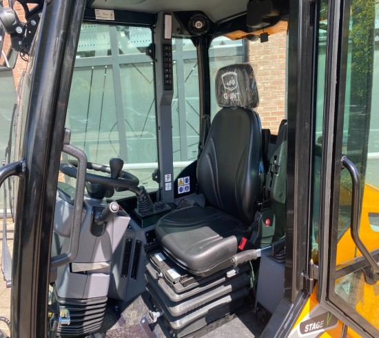 2023 Giant G3500 X-tra VK8944