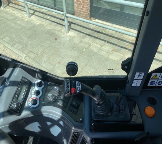 2023 Giant G3500 X-tra VK8944