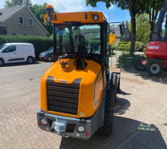 2023 Giant G3500 X-tra VK8944