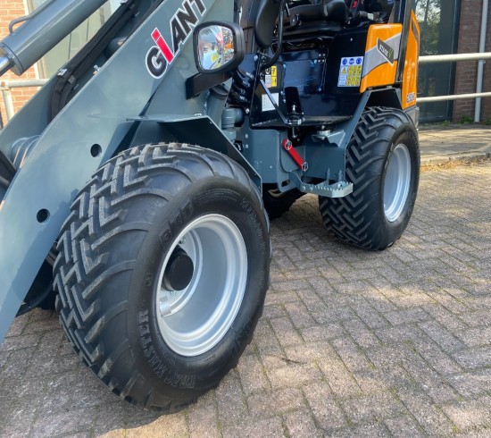 2023 Giant G2500 HD VK9004