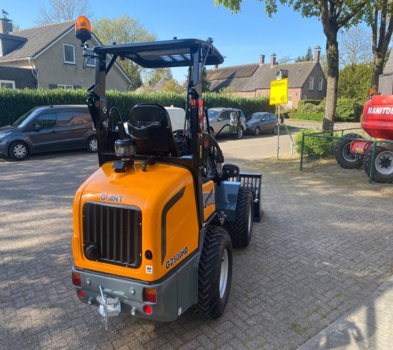 2023 Giant G2500 HD VK9004