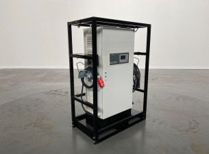 1 Giant High-Frequency-Charger (Snellader) IP54 48V/300A + transportkast ADV1049