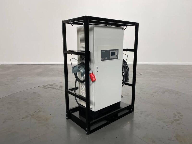 2025 Giant High-Frequency-Charger (Snellader) IP54 48V/300A + transportkast ADV1049 | Overige | Diversen