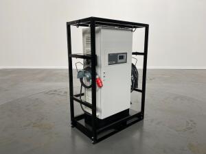 1 Giant High-Frequency-Charger (Snellader) IP54 48V/300A + transportkast