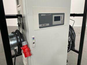 1 Giant High-Frequency-Charger (Snellader) IP54 48V/300A + transportkast
