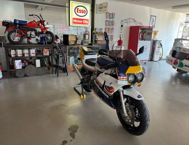 1990 Honda CBR 400 RR VT664 | Transport | Bromfiets / Motor