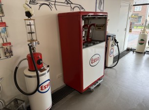 1950 GMO Muller Esso Oliebar 3 Taps