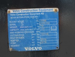 1 Volvo Construction Equipment Volvo L90 dichte bak 250cm 2000L DV642 | Aanbouwdelen | Shovel / Loader bakken